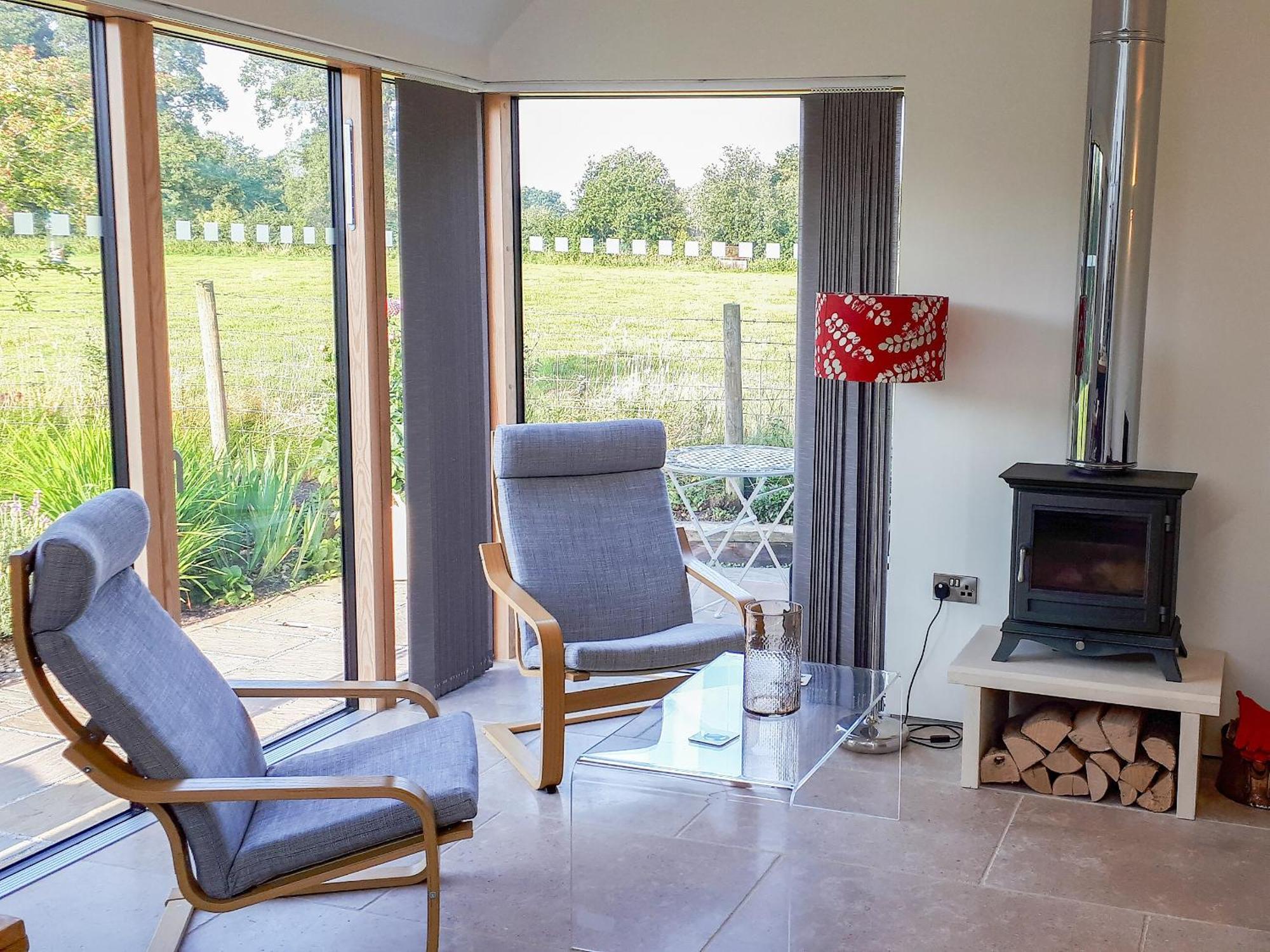 Wrens Nest Villa Chippenham  Exterior photo